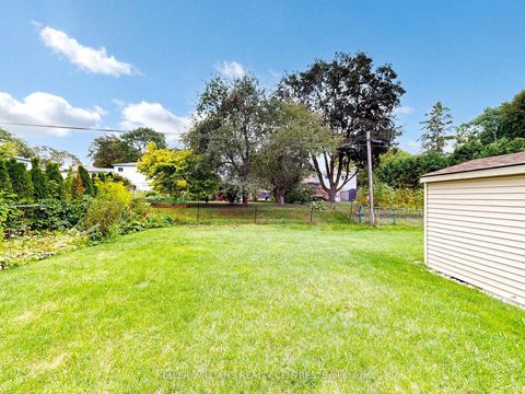 Photo 23 at 814 Arnold Crescent, College Manor, Newmarket