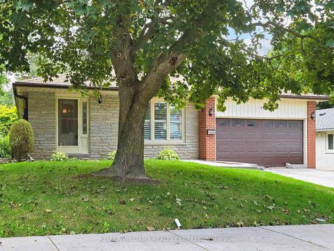 Photo 24 at 814 Arnold Crescent, College Manor, Newmarket