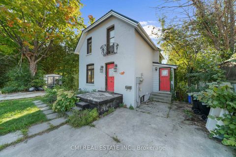 Photo 1 at 43 Perry Street, Queen's Park, Barrie