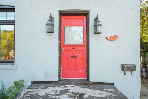 Photo 3 at 43 Perry Street, Queen's Park, Barrie