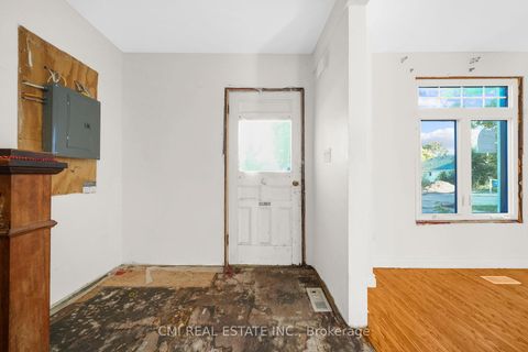 Photo 4 at 43 Perry Street, Queen's Park, Barrie