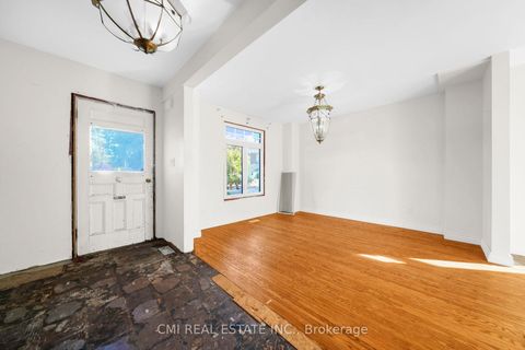 Photo 5 at 43 Perry Street, Queen's Park, Barrie