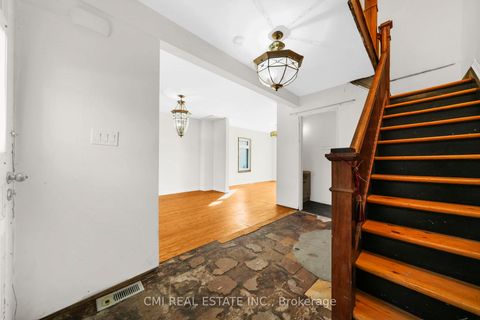 Photo 6 at 43 Perry Street, Queen's Park, Barrie