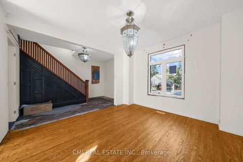 Photo 7 at 43 Perry Street, Queen's Park, Barrie