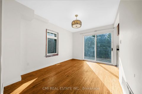 Photo 9 at 43 Perry Street, Queen's Park, Barrie