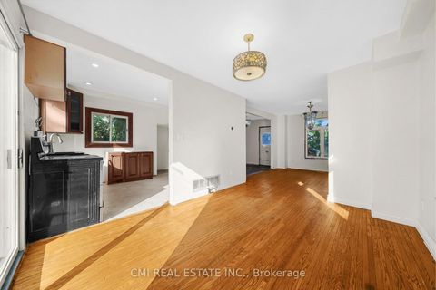 Photo 10 at 43 Perry Street, Queen's Park, Barrie