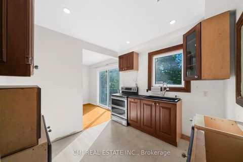 Photo 14 at 43 Perry Street, Queen's Park, Barrie