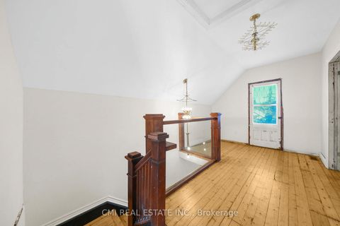 Photo 18 at 43 Perry Street, Queen's Park, Barrie