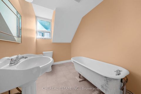 Photo 24 at 43 Perry Street, Queen's Park, Barrie