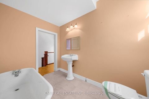 Photo 25 at 43 Perry Street, Queen's Park, Barrie