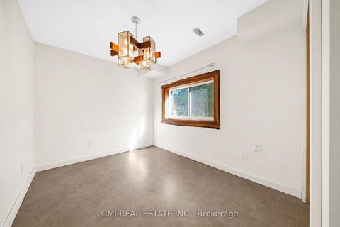 Photo 29 at 43 Perry Street, Queen's Park, Barrie