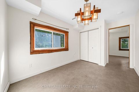 Photo 30 at 43 Perry Street, Queen's Park, Barrie