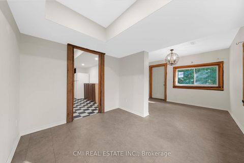 Photo 32 at 43 Perry Street, Queen's Park, Barrie