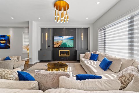 Photo 10 at 144 Pine Hill Crescent, Aurora Estates, Aurora