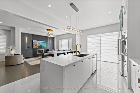 Photo 15 at 144 Pine Hill Crescent, Aurora Estates, Aurora