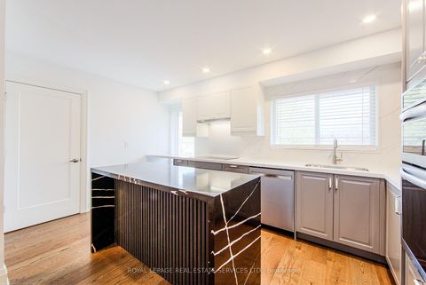 Photo 2 at 27 Poplar Crescent, Aurora Highlands, Aurora