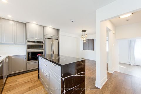 Photo 6 at 27 Poplar Crescent, Aurora Highlands, Aurora