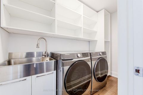 Photo 8 at 27 Poplar Crescent, Aurora Highlands, Aurora