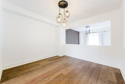 Photo 9 at 27 Poplar Crescent, Aurora Highlands, Aurora