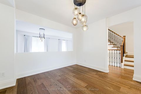 Photo 10 at 27 Poplar Crescent, Aurora Highlands, Aurora