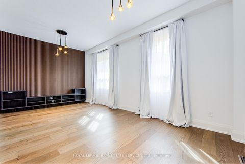 Photo 13 at 27 Poplar Crescent, Aurora Highlands, Aurora