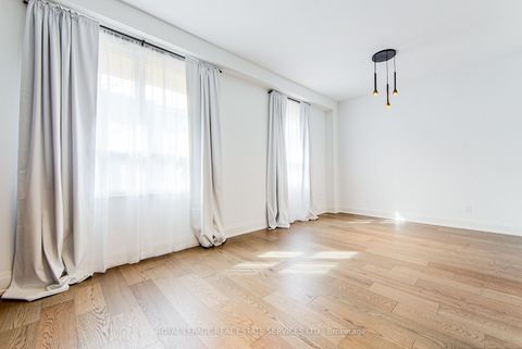 Photo 14 at 27 Poplar Crescent, Aurora Highlands, Aurora