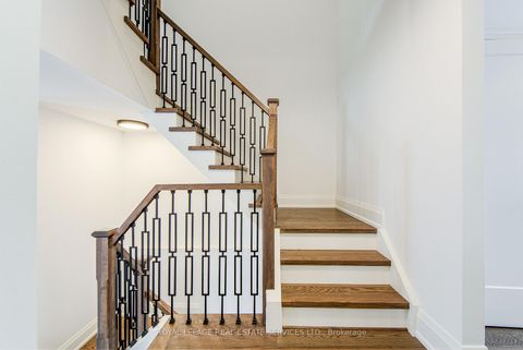 Photo 16 at 27 Poplar Crescent, Aurora Highlands, Aurora