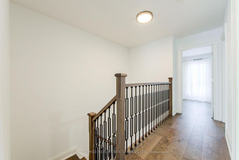 Photo 17 at 27 Poplar Crescent, Aurora Highlands, Aurora