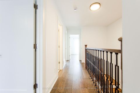 Photo 18 at 27 Poplar Crescent, Aurora Highlands, Aurora