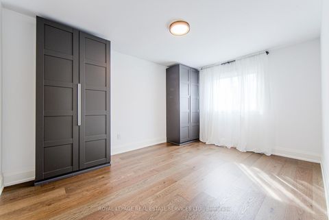 Photo 19 at 27 Poplar Crescent, Aurora Highlands, Aurora