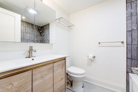 Photo 25 at 27 Poplar Crescent, Aurora Highlands, Aurora