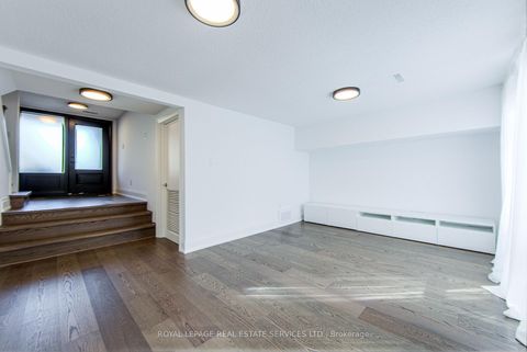 Photo 31 at 27 Poplar Crescent, Aurora Highlands, Aurora