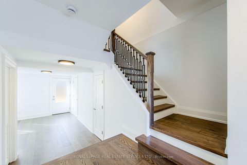 Photo 32 at 27 Poplar Crescent, Aurora Highlands, Aurora