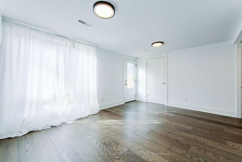 Photo 33 at 27 Poplar Crescent, Aurora Highlands, Aurora