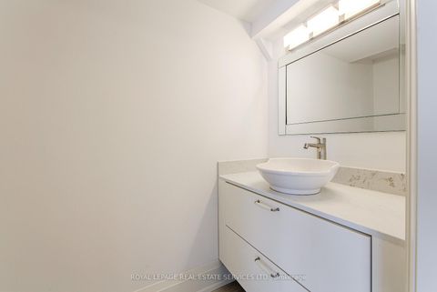 Photo 34 at 27 Poplar Crescent, Aurora Highlands, Aurora