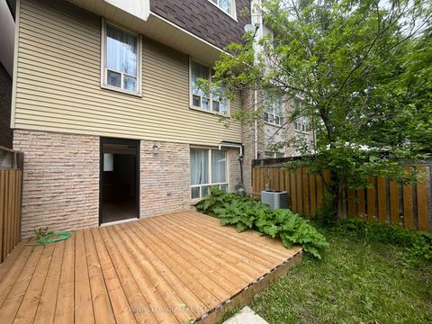 Photo 35 at 27 Poplar Crescent, Aurora Highlands, Aurora