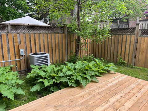 Photo 36 at 27 Poplar Crescent, Aurora Highlands, Aurora