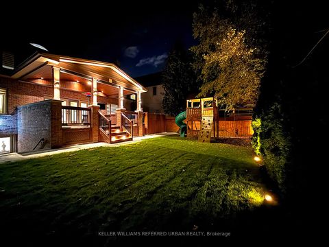 Photo 2 at 72 Laurel Avenue, City Centre West, Toronto