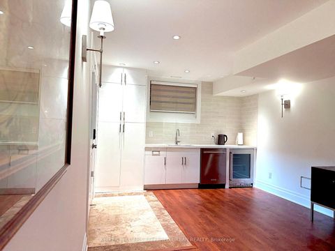 Photo 29 at 72 Laurel Avenue, City Centre West, Toronto