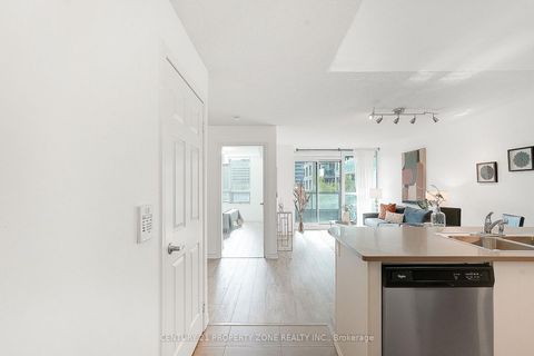Photo 4 at 527 - 25 Lower Simcoe Street, Waterfront Communities C1, Toronto