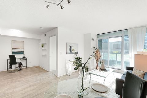 Photo 8 at 527 - 25 Lower Simcoe Street, Waterfront Communities C1, Toronto