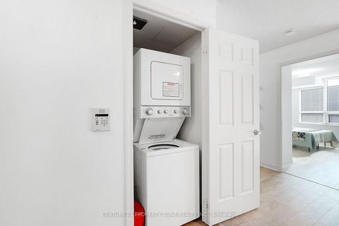 Photo 17 at 527 - 25 Lower Simcoe Street, Waterfront Communities C1, Toronto