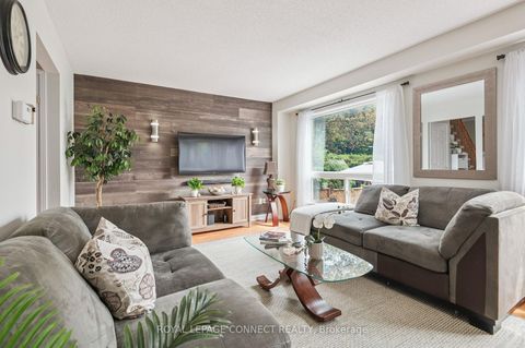 Photo 12 at 22 Crawford Rose Drive, Aurora Heights, Aurora