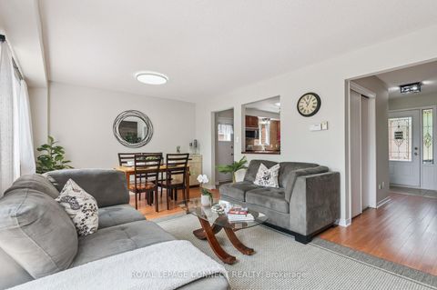 Photo 17 at 22 Crawford Rose Drive, Aurora Heights, Aurora