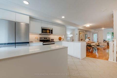 Photo 2 at 15 - 151 Merton Street, Mount Pleasant West, Toronto