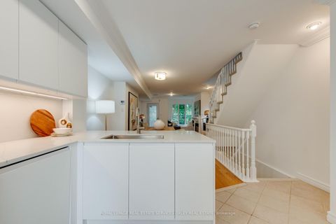 Photo 6 at 15 - 151 Merton Street, Mount Pleasant West, Toronto