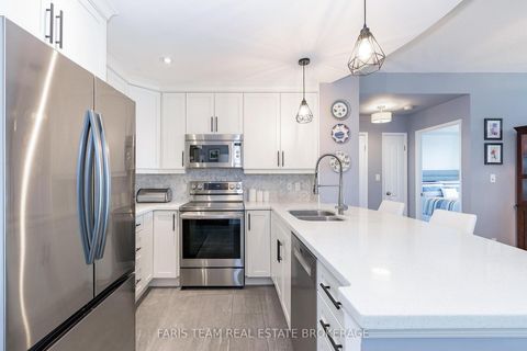 Photo 6 at 902 - 2 Toronto Street, City Centre, Barrie