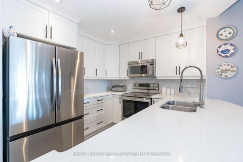 Photo 8 at 902 - 2 Toronto Street, City Centre, Barrie