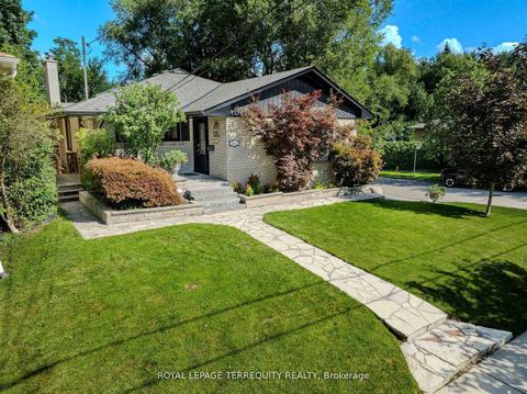 Photo 4 at 92 Saskatoon Drive, The Westway, Toronto