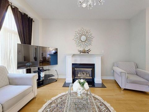 Photo 6 at 2 Lord Nelson Court, Rouge Woods, Richmond Hill